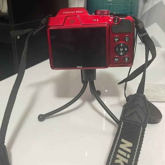 Nikon cool pix B500 camera